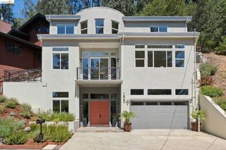 1860 Arrowhead Dr, Oakland, CA 94611