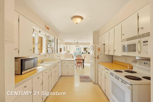 40 Shadyside Court, Saginaw, MI 48638