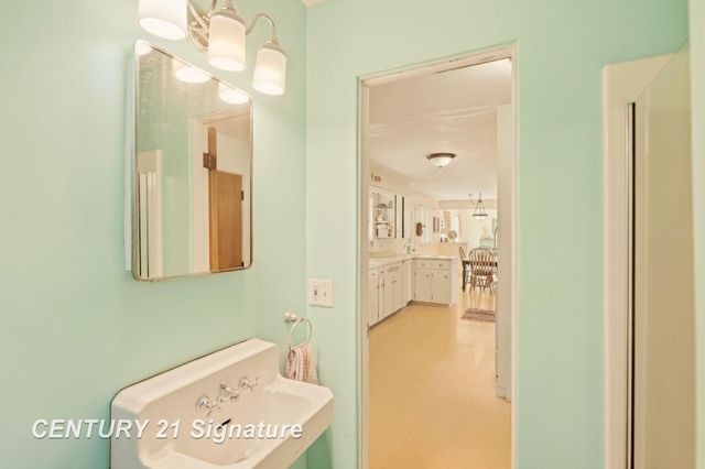 40 Shadyside Court, Saginaw, MI 48638