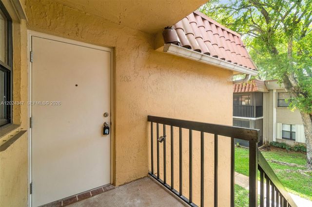 9728 Hammocks Blvd 202-27, Miami, FL 33196