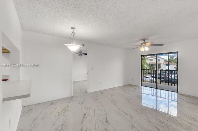 9728 Hammocks Blvd 202-27, Miami, FL 33196