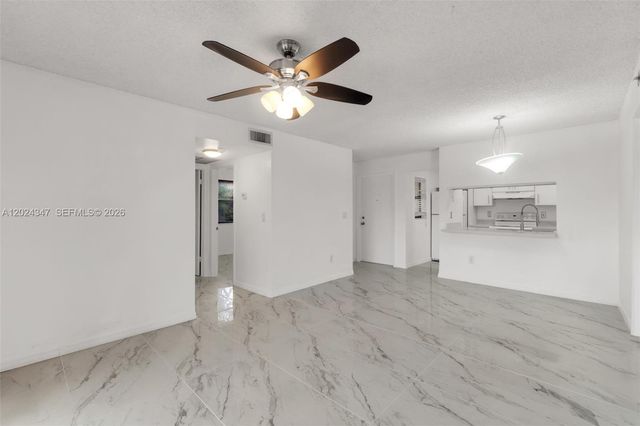9728 Hammocks Blvd 202-27, Miami, FL 33196