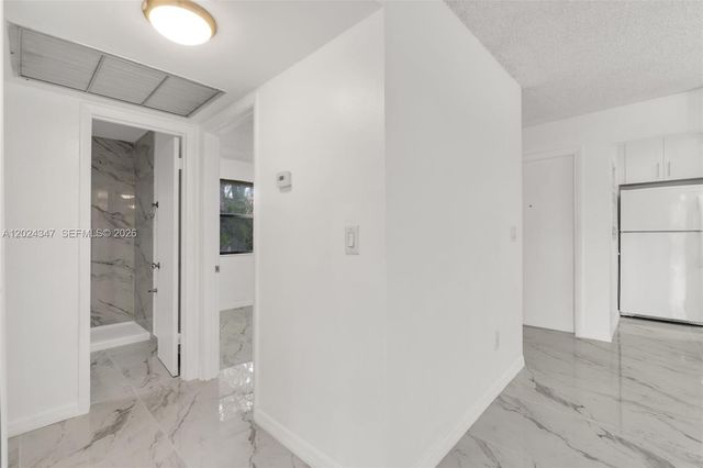 9728 Hammocks Blvd 202-27, Miami, FL 33196
