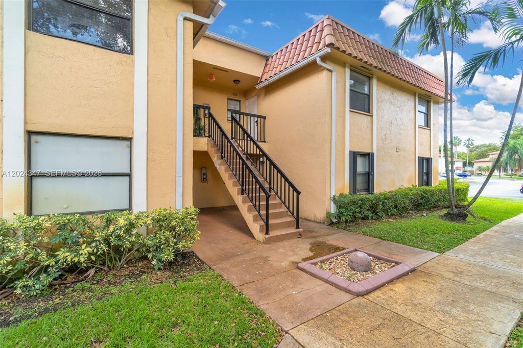 9728 Hammocks Blvd 202-27, Miami, FL 33196