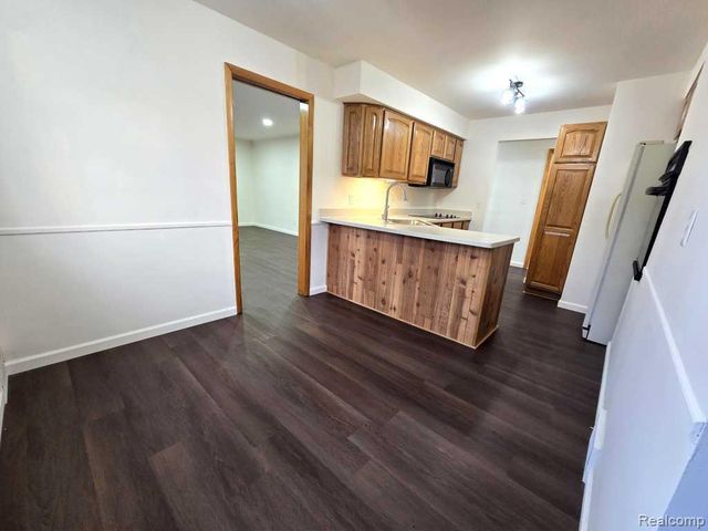 26042 Dover Avenue, Warren, MI 48089