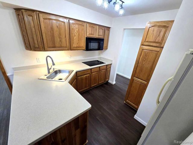 26042 Dover Avenue, Warren, MI 48089
