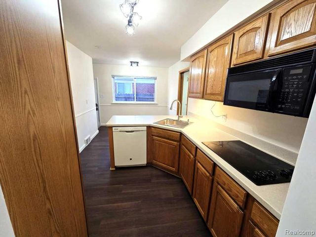 26042 Dover Avenue, Warren, MI 48089