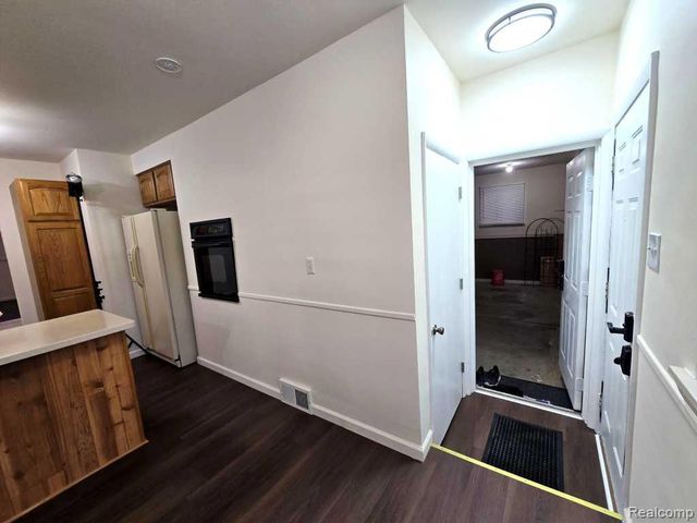 26042 Dover Avenue, Warren, MI 48089