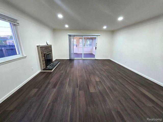 26042 Dover Avenue, Warren, MI 48089