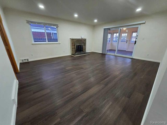 26042 Dover Avenue, Warren, MI 48089