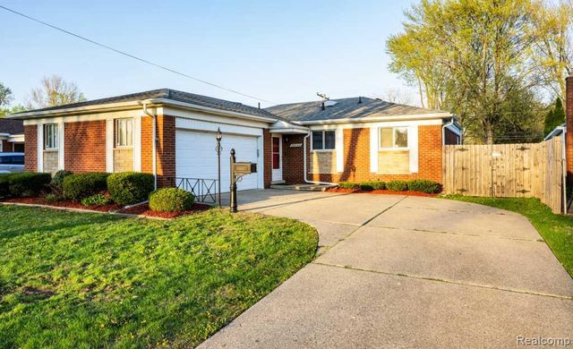 26042 Dover Avenue, Warren, MI 48089