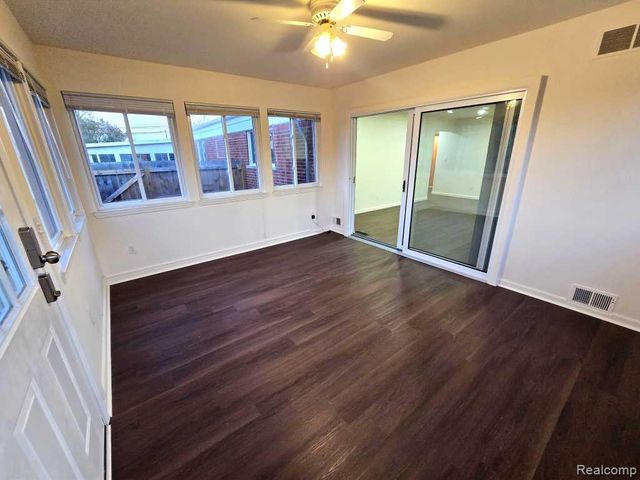 26042 Dover Avenue, Warren, MI 48089