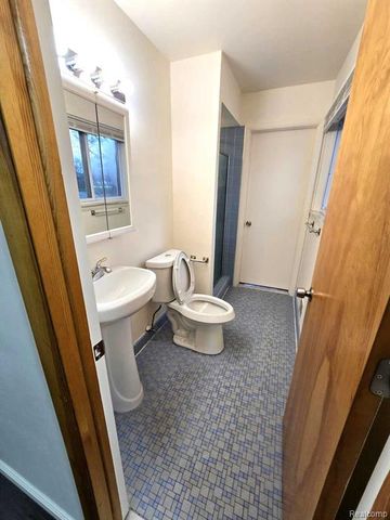 26042 Dover Avenue, Warren, MI 48089