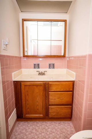 26042 Dover Avenue, Warren, MI 48089