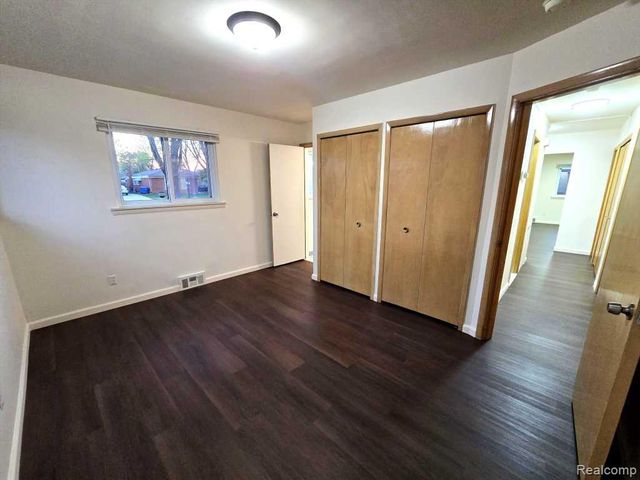 26042 Dover Avenue, Warren, MI 48089
