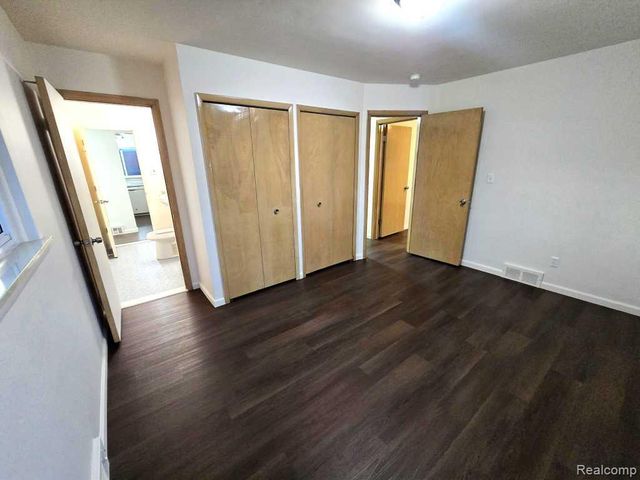 26042 Dover Avenue, Warren, MI 48089