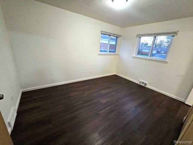 26042 Dover Avenue, Warren, MI 48089