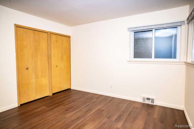 26042 Dover Avenue, Warren, MI 48089