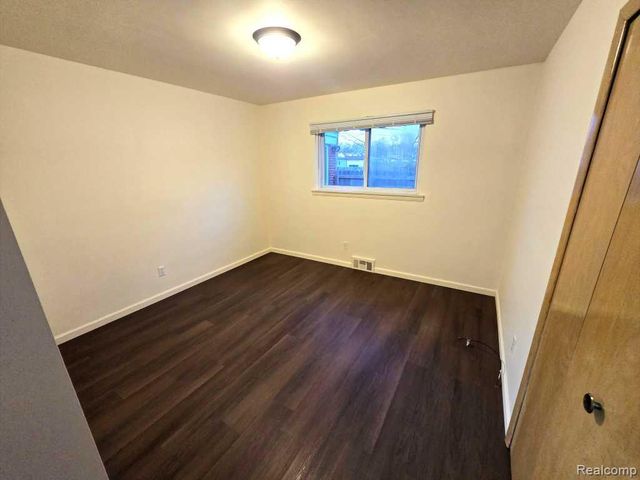 26042 Dover Avenue, Warren, MI 48089