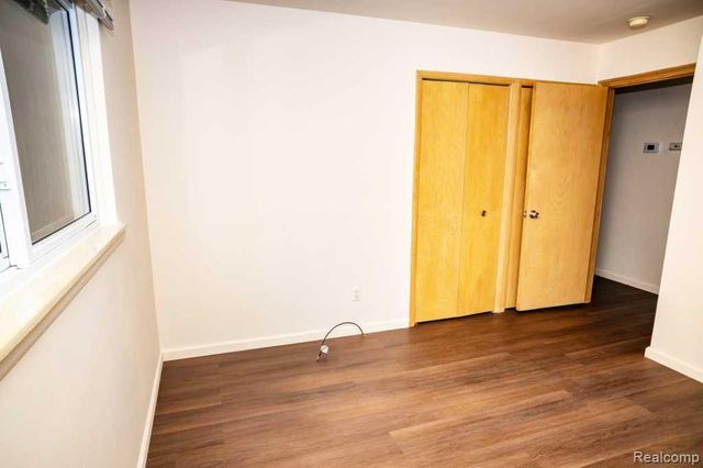 26042 Dover Avenue, Warren, MI 48089