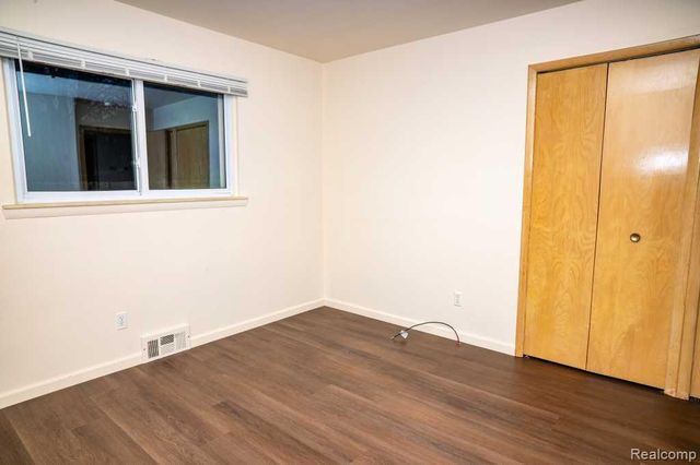 26042 Dover Avenue, Warren, MI 48089