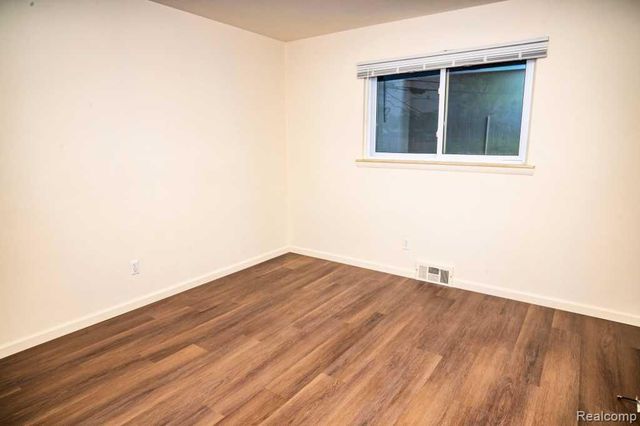 26042 Dover Avenue, Warren, MI 48089