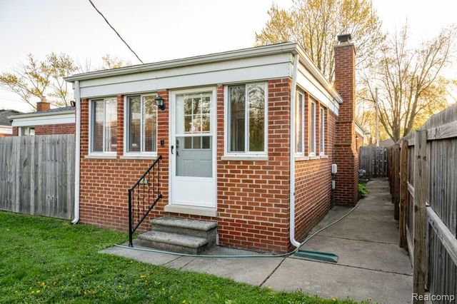 26042 Dover Avenue, Warren, MI 48089