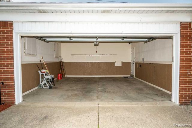 26042 Dover Avenue, Warren, MI 48089