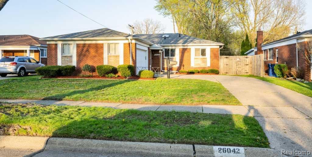 26042 Dover Avenue, Warren, MI 48089