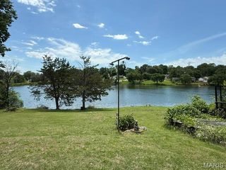 3663 E Lakeview Drive, High Ridge, MO 63051