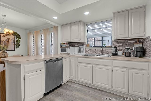6211 S 28th West Avenue, Tulsa, OK 74132