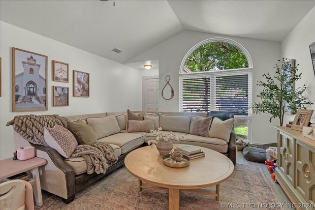 6211 S 28th West Avenue, Tulsa, OK 74132