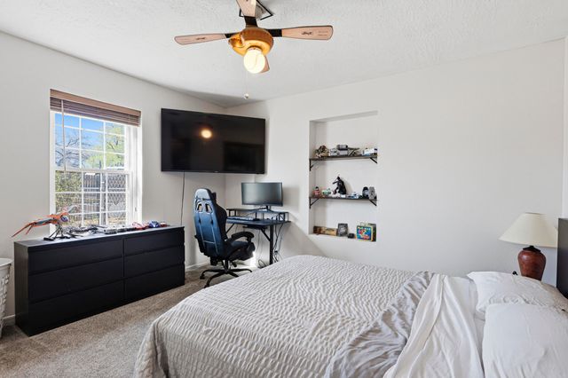 21 Kennedy Drive, Los Lunas, NM 87031