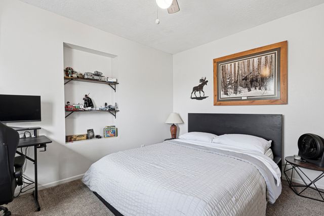 21 Kennedy Drive, Los Lunas, NM 87031