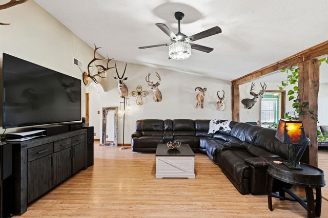 21 Kennedy Drive, Los Lunas, NM 87031