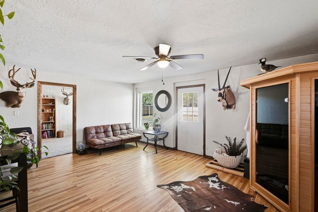 21 Kennedy Drive, Los Lunas, NM 87031