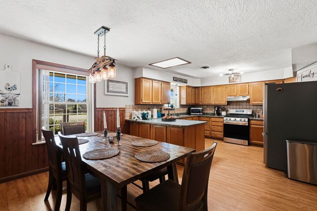 21 Kennedy Drive, Los Lunas, NM 87031