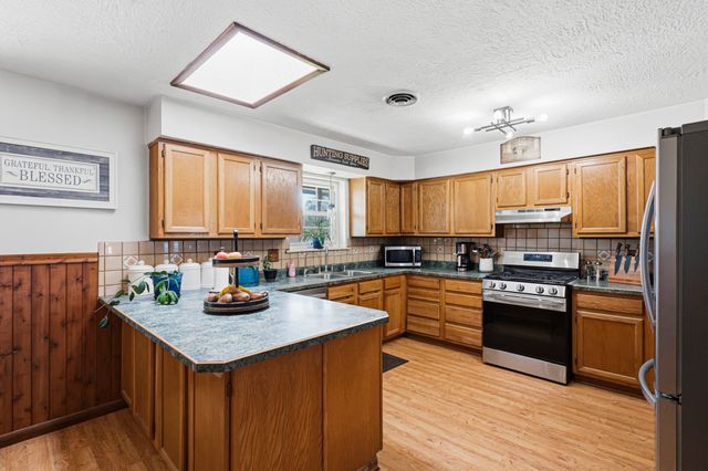 21 Kennedy Drive, Los Lunas, NM 87031