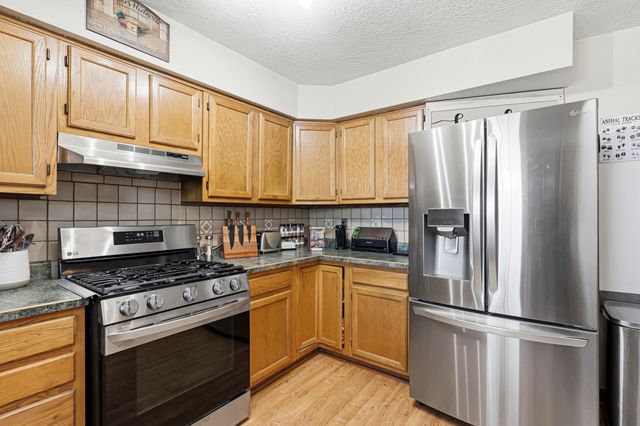 21 Kennedy Drive, Los Lunas, NM 87031