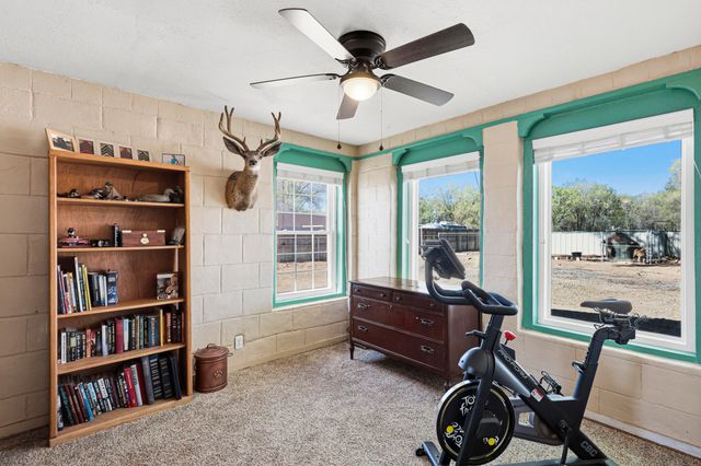 21 Kennedy Drive, Los Lunas, NM 87031