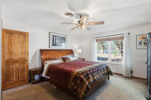 21 Kennedy Drive, Los Lunas, NM 87031