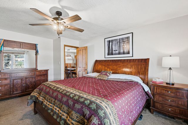 21 Kennedy Drive, Los Lunas, NM 87031