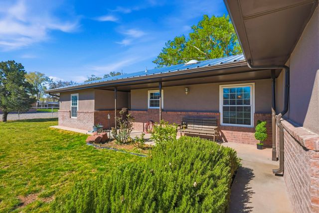 21 Kennedy Drive, Los Lunas, NM 87031