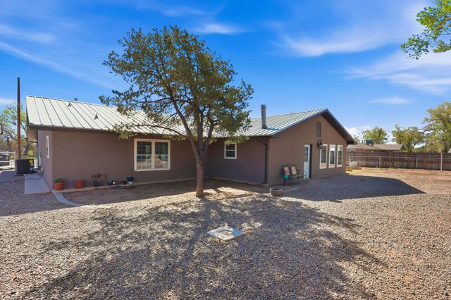 21 Kennedy Drive, Los Lunas, NM 87031