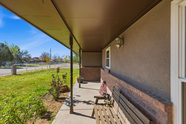 21 Kennedy Drive, Los Lunas, NM 87031