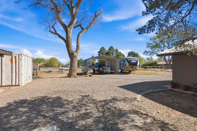 21 Kennedy Drive, Los Lunas, NM 87031