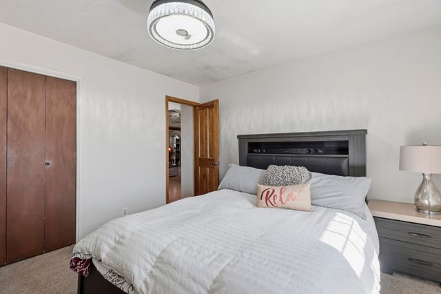 21 Kennedy Drive, Los Lunas, NM 87031