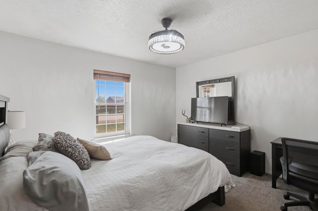 21 Kennedy Drive, Los Lunas, NM 87031