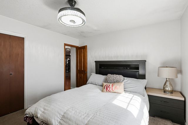 21 Kennedy Drive, Los Lunas, NM 87031