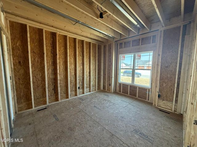 9841 Featherwood Lane, Sylvania, OH 43560